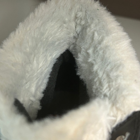 Pop Black and Red Winter Boots with Fur Trim‎ - Picture 7 of 9